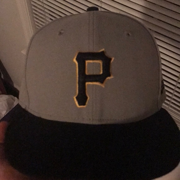 New era pirates hat 7 1/4 - Picture 1 of 1